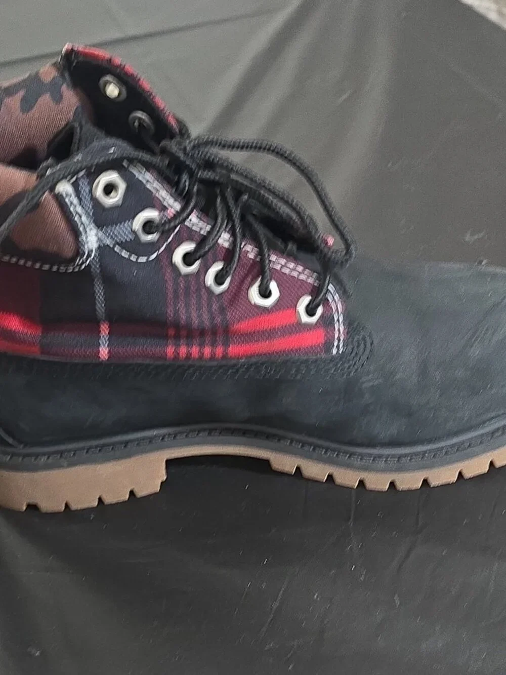 Timberland Black Nubuck Boots w/ Red Plaid & Camo Collar Size 2 Rare